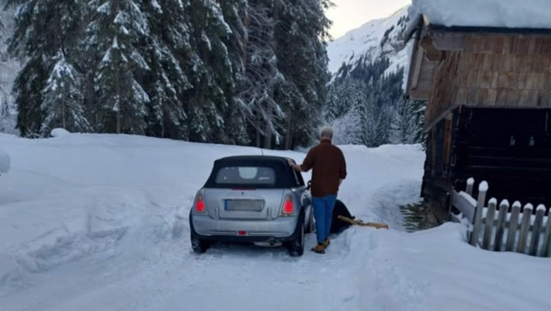 Im Laufe des Ausritts gab es für das Auto kein Weiterkommen. (Bild: zoom.tirol)