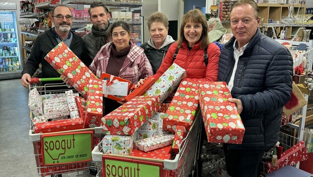 SPÖ-Politiker sammelten in Mödling für die Kinder-Weihnachtsaktion. (Bild: Soogut/zVg)