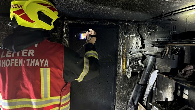 Brandeinsatz in Waidhofen an der Thaya: In der Nordsiedlung brannte ein Keller, das Paar und ihr Vierbeiner blieben unverletzt. (Bild: FF Waidhofen an der Thaya)