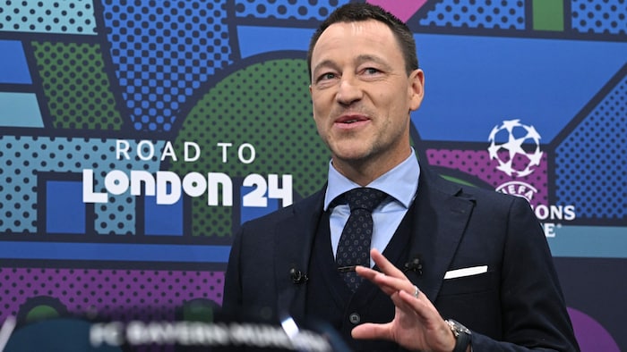 Chelsea-Legende John Terry glänzte als Losfee.