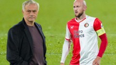 Feyenoords Gernot Trauner (re.) kracht im Europa-League-Playoff auf die AS Roma (mit Star-Coach José Mourinho). (Bild: AP, GEPA)