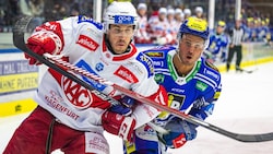 KAC-Verteidiger Jesper Jensen Aabo mit Villachs Anthony Luciani. (Bild: GEPA pictures)