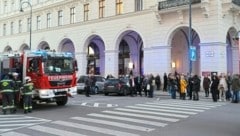 Die Feuerwehr und die Berufsrettungen standen im Großeinsatz. (Bild: Zwefo)