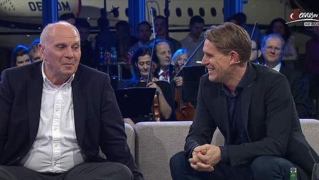 Uli Hoeneß (li.) und Christoph Freund bei ServusTV. (Bild: ServusTV)