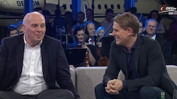 Uli Hoeneß (li.) und Christoph Freund bei ServusTV. (Bild: ServusTV)