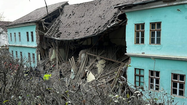 Insgesamt waren vier Teenager im Alter von 15 bis 17 Jahren unter den Trümmern. (Bild: AFP)