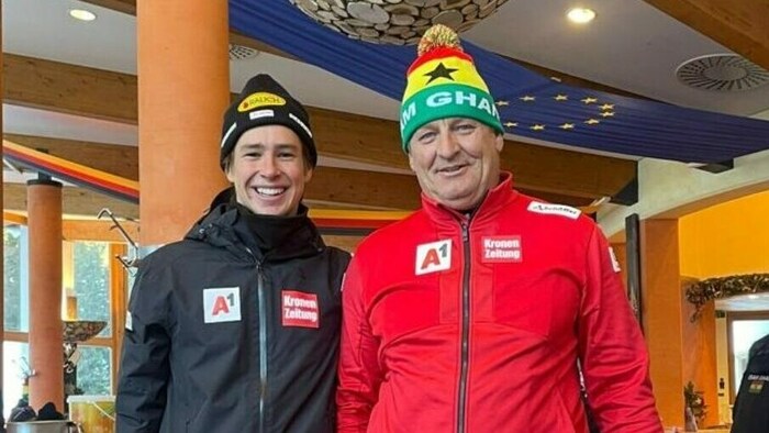 Moritz Zudrell durfte sich mit seinem „Ersatz-Papa“ und Serviceguru Fredl Hanser über seine ...