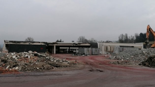 Die ehemalige Eterna-Hemdenfabrik in Schärding wird abgerissen. Die WSG baut hier rund 90 Wohnungen. (Bild: WSG)