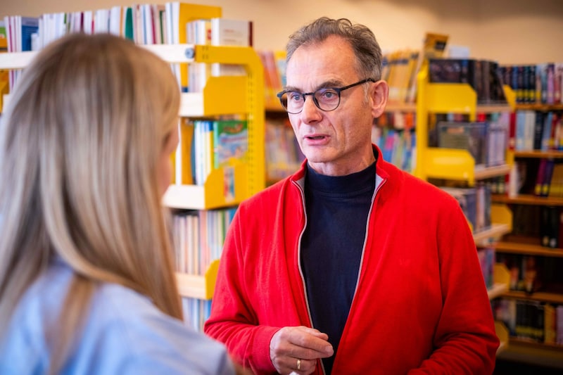 Georg Wasser- bauer vom Katholischen Bildungswerk ist ebenfalls Mitbegründer der Cafés. Er ist den vielen Gesprächs- leiterinnen sehr dankbar für ihren Einsatz. (Bild: Horst Einöder/Flashpictures)