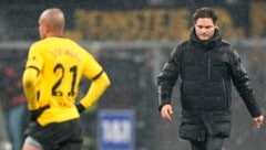 Für Dortmund-Trainer Edin Terzic (re.) wird die Luft immer dünner. (Bild: Copyright 2023 The Associated Press. All rights reserved.)