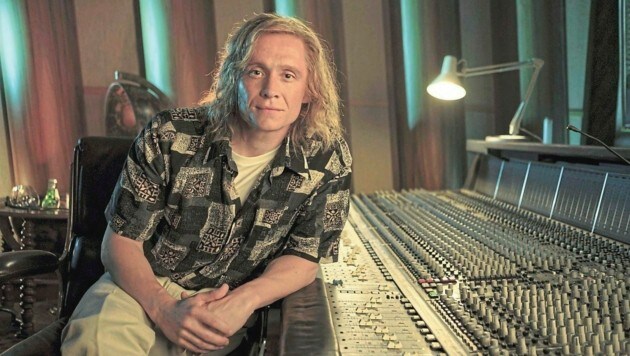 Matthias Schweighöfer spielt den Produzenten Frank Farian.