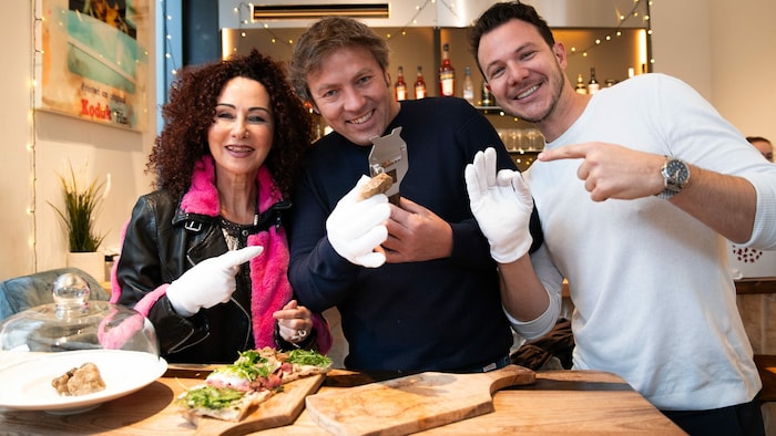Trüffelhändler und -botschafter Luca Miliffi (Bild Mitte) und Christina “Mausi” Lugner durften ...