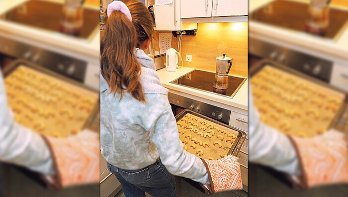 Anna ist eine von insgesamt acht Kindern, die in der WG wohnen. Wie es im Advent Tradition ist, ...