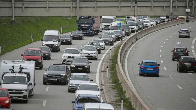 Die A10 wird vor Weihnachten voraussichtlich wieder zum Nadelöhr. (Bild: ANDREAS TROESTER)