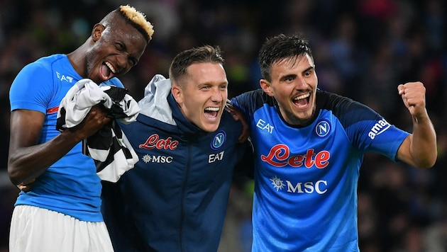 2023 wurde Eljif Elmas (r.) mit Napoli Meister. (Bild: APA/AFP/Tiziana FABI)