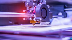 Die EVO-tech GmbH ist auf industriellen 3D-Druck spezialisiert. (Bild: xiaoliangge - stock.adobe.com)