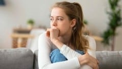 Frauen sind laut einem neuen Report trauriger als Männer (Symbolbild).