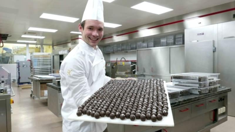 Philipp Zauner setzt auf „Süßes Europa“ u. a. mit zarten Pralinen mit Schokolade und Salz aus Hallstatt (Bild: Hörmandinger Marion)