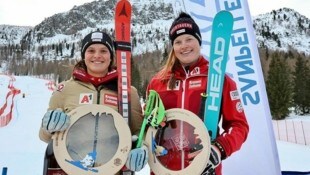 ÖSV-Powergirls: Die zweitplatzierte Emily Schöpf (li.) und Siegerin Lisa Grill. (Bild: Ski Austria)