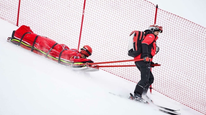 Bei der Abfahrt in St. Moritz stürzte Reisinger, wurde mit dem Akia abtransportiert