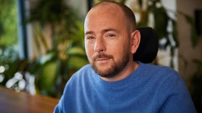 David Holmes ist mittlerweile 40 Jahre alt und hat viele Operationen hinter sich.