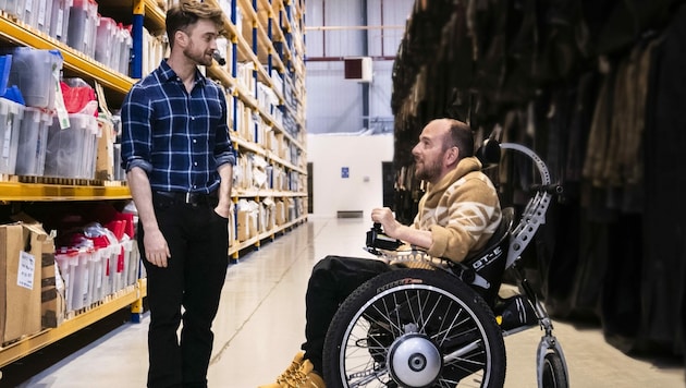 Daniel Radcliffe hält Kontakt zu David Holmes. (Bild: Sky)