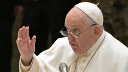 Papst Franziskus wird auf Reisen und von Gästen regelmäßig beschenkt. (Bild: AFP)