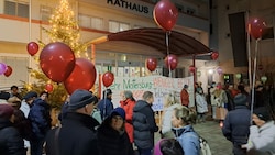 Protest der Bürgerinitiative vor dem Mattersburger Rathaus. (Bild: BI Lebenswertes Mattersburg)