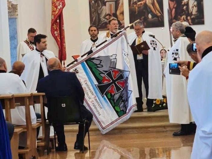 Die Teutonicus- Ritter bei einer Messe.