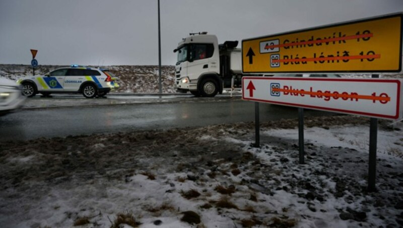 Wenige Tage nach dem Vulkanausbruch auf der isländischen Reykjanes-Halbinsel können die Einwohner des kleinen Ortes Grindavík doch wieder tagsüber in ihre Häuser zurückkehren. (Bild: AFP/Halldor Kolbeins)