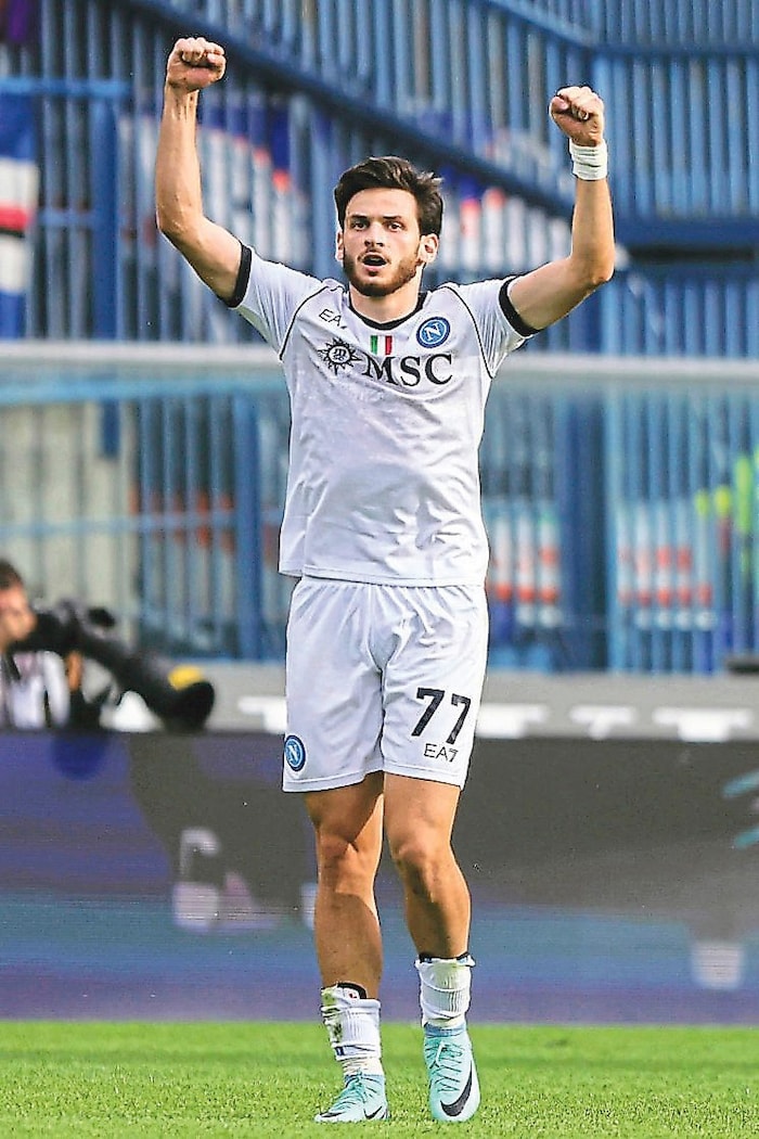 Gürcü futbol yıldızı "Kvaradona" SSC Napoli'de