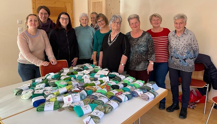 Das Frauenzimmer Pfunds hat fleißig gestrickt und den Erlös gespendet.