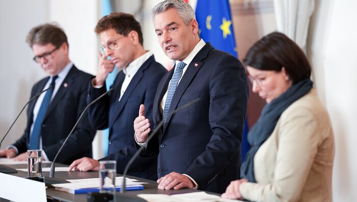 Die Lehren aus Corona ziehen: Bildungsminister Martin Polaschek, Alexander Bogner von der ÖAW, ...