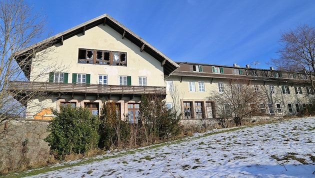 Die ehemalige Landwirtschaftsschule in Weyregg ist seit 2009 ungenutzt. (Bild: Hörmandinger Reinhard)