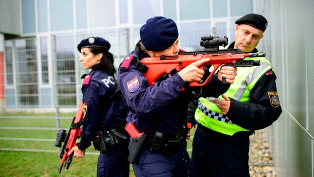Polizeischüler in Traiskirchen: Die Ausbildung ist vielseitig und spannend wie der Beruf selbst.  (Bild: Imre Antal)