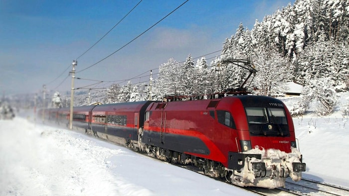Nach den starken Schneefällen Anfang Dezember mussten mehrere Railjets in die Werkstätten ...