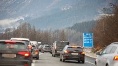 Auch am Sonntag stauten sich die Autos auf der Tauernautobahn. (Bild: Scharinger Daniel, Krone KREATIV)