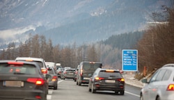 Auch am Sonntag stauten sich die Autos auf der Tauernautobahn. (Bild: Scharinger Daniel, Krone KREATIV)