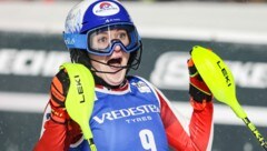 Katharina Truppe konnte es im Ziel gar nicht fassen - Platz drei im Slalom von Courchevel. (Bild: GEPA pictures)