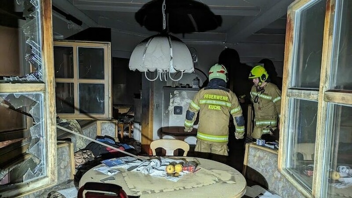 Die Feuerwehr konnte nach rund einer halben Stunde nach der Alarmierung wieder Brand aus geben.