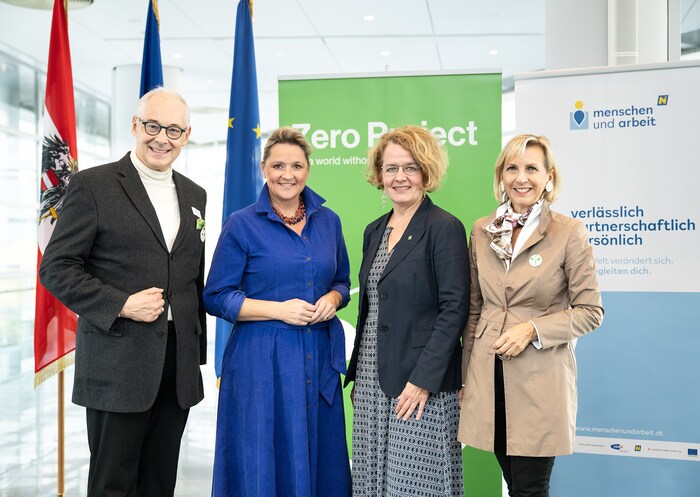 Martin Essl (Gründer der Essl Foundation), Landesrat Susanne Rosenkranz, Landesrätin Christiane Teschl-Hofmeister und Karin Praniess-Kastner (Zero Project Unternehmensdialoge, Essl Foundation