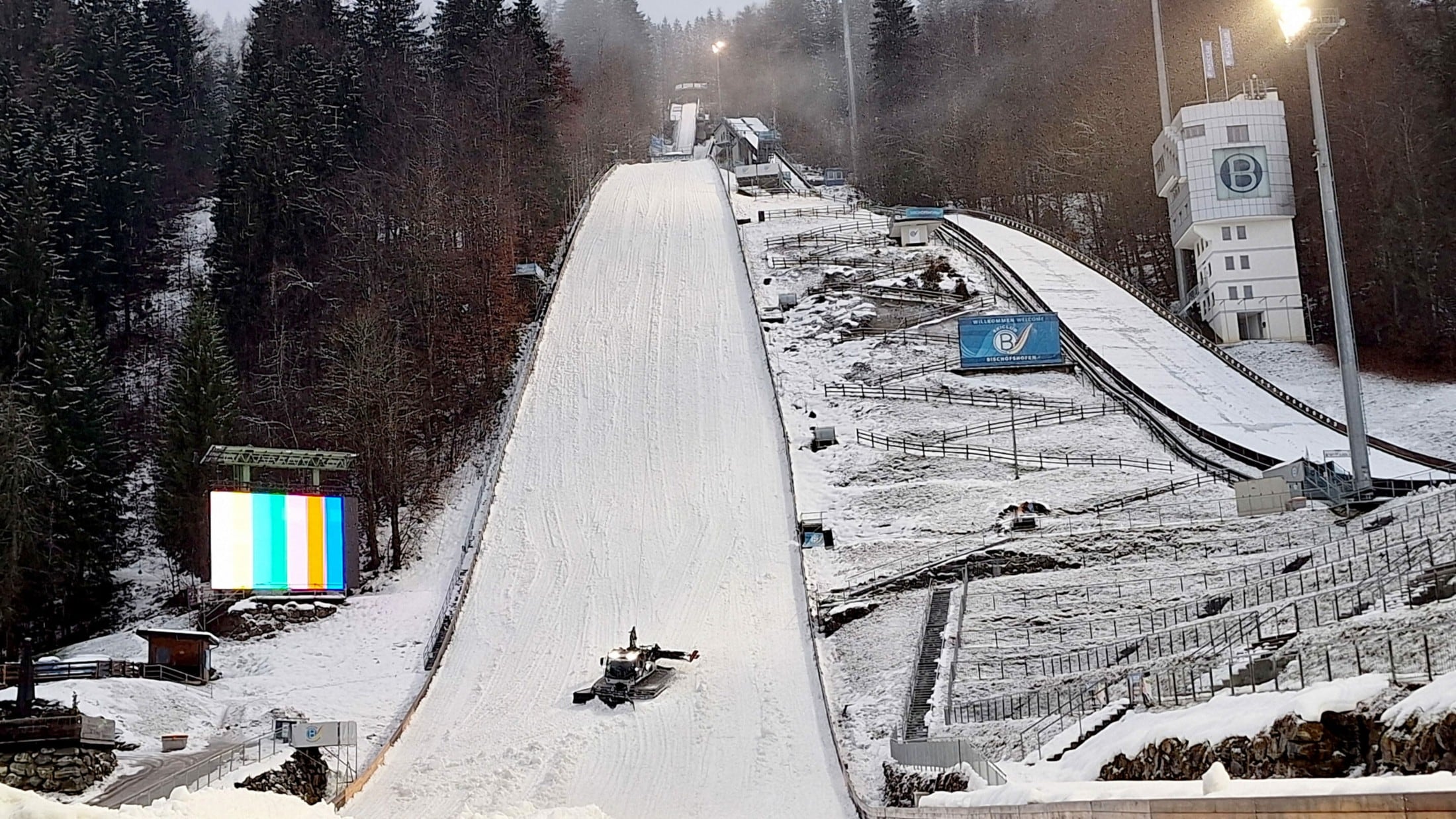 Bereit für Tournee Schanze in Bischofshofen nach Lawine wieder fit