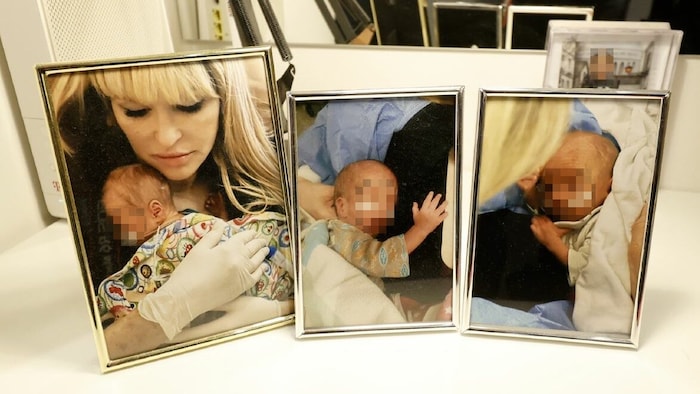 Fotos von den Frühchen, als sie noch im Spital behandelt werden mussten.