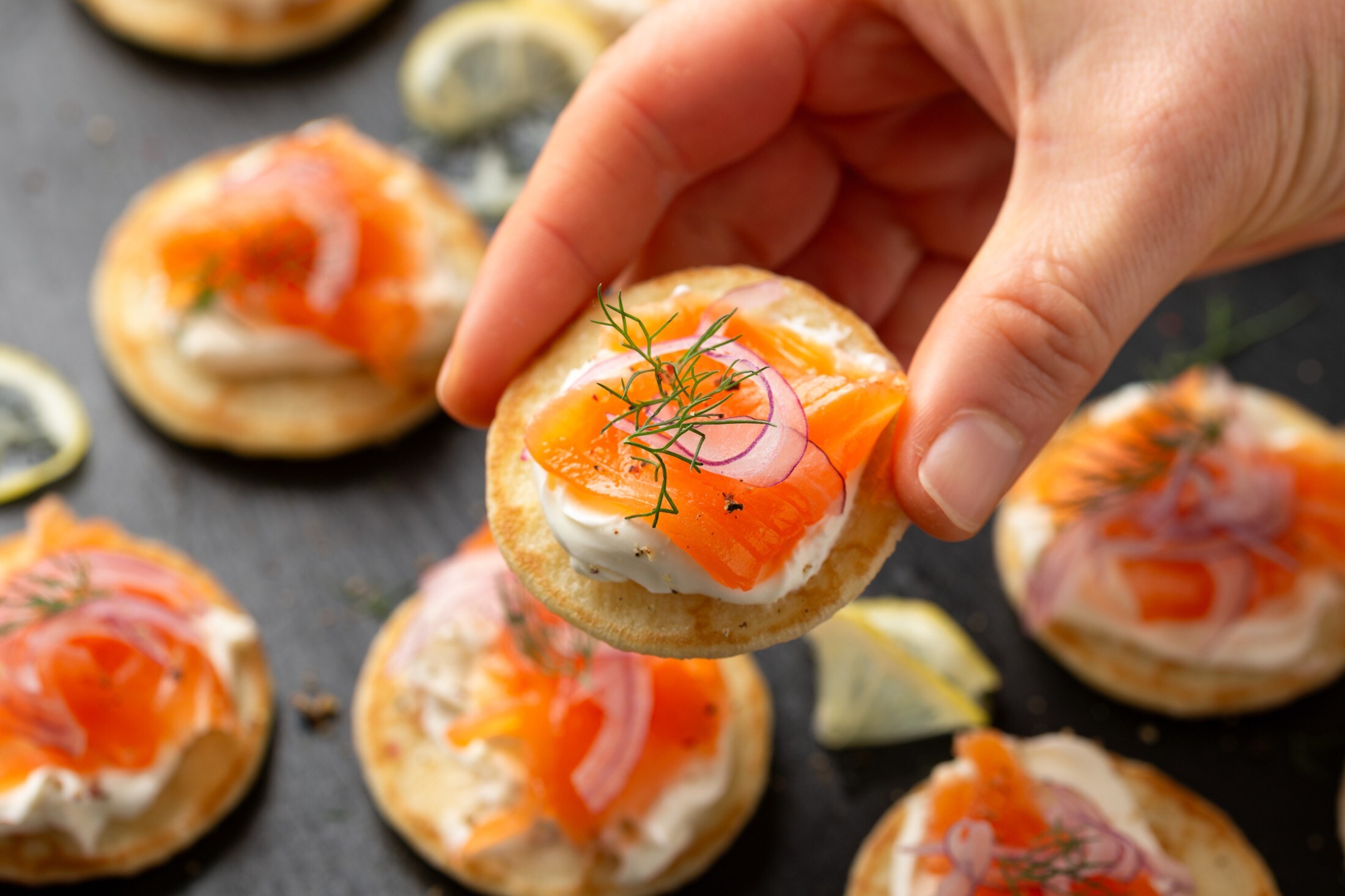 Silvesterfood - Russische Blini mit Räucherlachs | krone.at