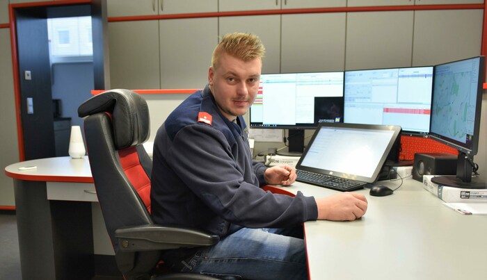 Einsam wacht Christoph Weissensteiner am Heiligen Abend in der Alarmzentrale.