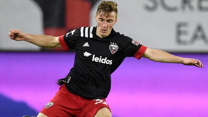 Schafften den Sprung zum Profi: Julian Gressel ...