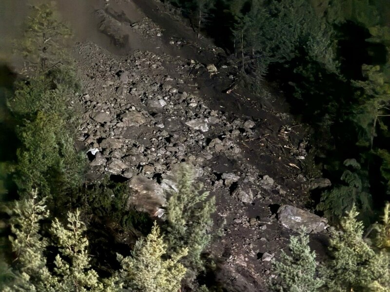 Geröll und Felsbrocken donnerten in Richtung Tal (Bild: Gemeinde Mils)