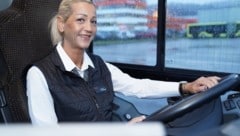 Anela Becirspahic liebt ihren Job als Busfahrerin. Der Mutter einer zehnjährigen Tochter macht es nichts aus, über die Feiertage zu arbeiten. (Bild: ÖBB)