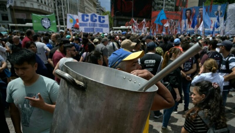 Demonstrierende in Buenos Aires (Bild: AFP)