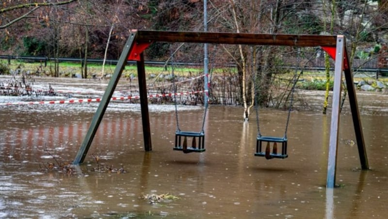 In Schwertberg wurde ein Kinderspielplatz völlig geflutet. (Bild: Kerschbaummayr Werner)